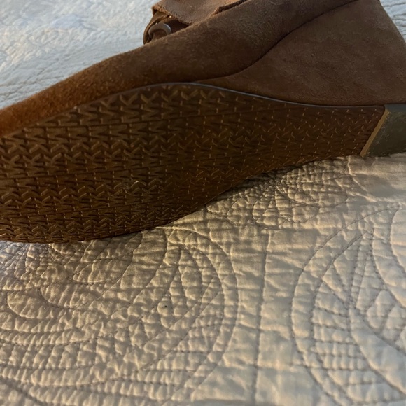 Michael Kors wedge suede booties size 8 - Picture 5 of 5